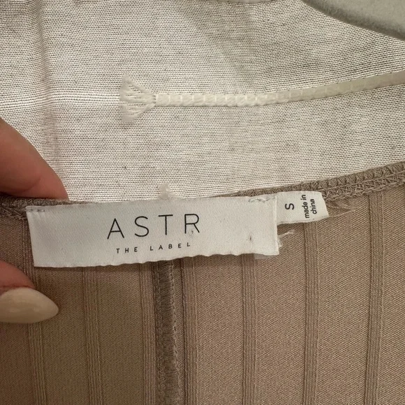 ASTR the label Ribbed MIDI Dress - Picture 3 of 4